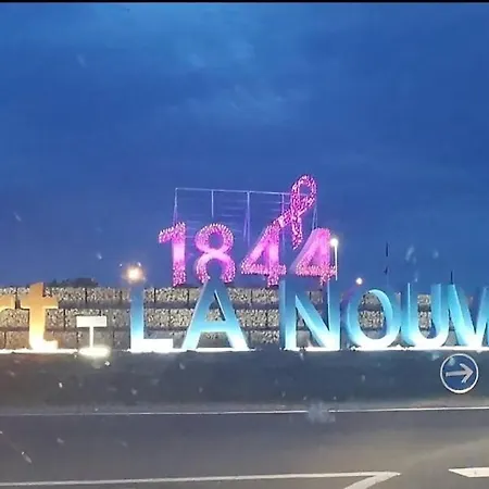 Le Nova Blue Les Pieds Dans L'eau *