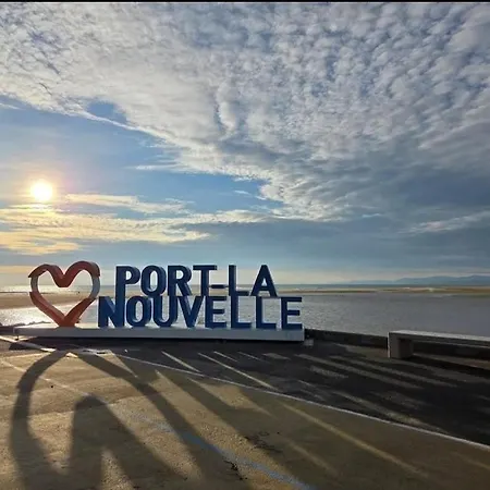 Le Nova Blue Les Pieds Dans L'eau